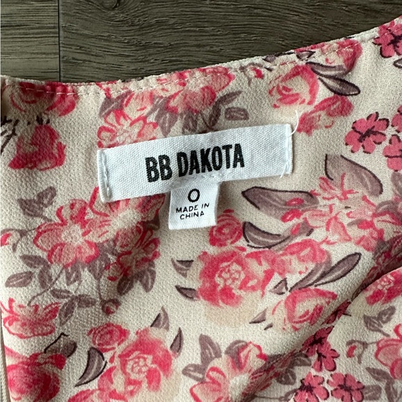 BB Dakota Pink Floral Romper - Picture 6 of 7